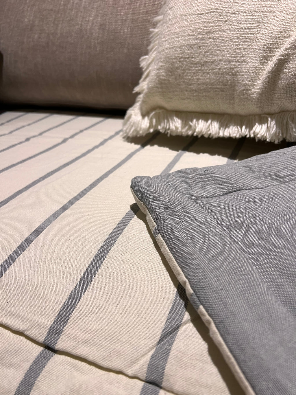 PILOW MALAGA GREY  80X220 BLANCO CON GRIS