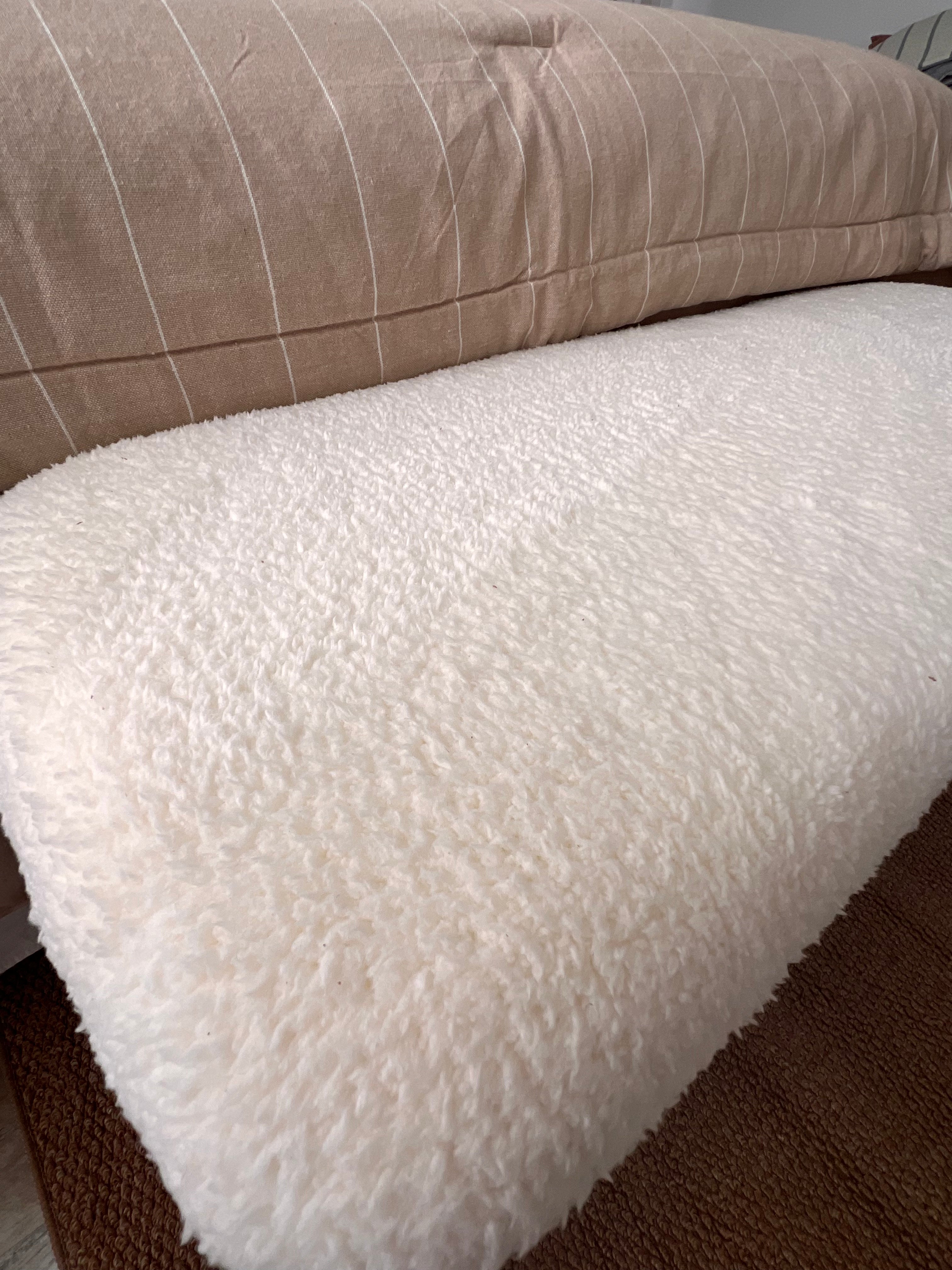 BANCO PIE DE CAMA OLIVOS   $2690